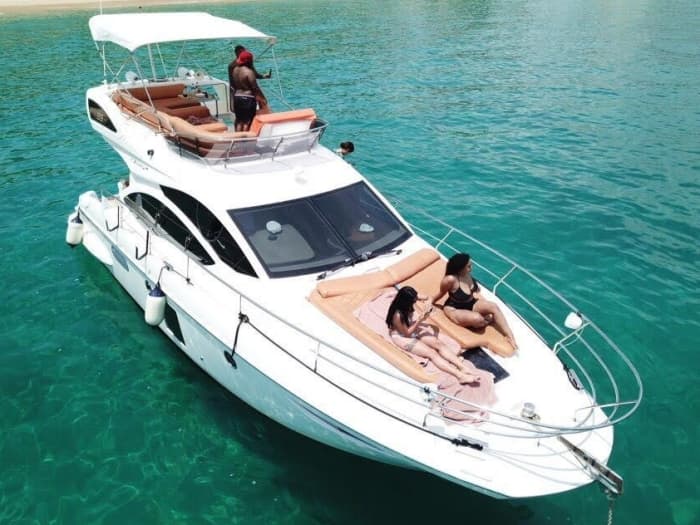 Explorez Cabo San Lucas en une demi-journée : louez un bateau à moteur pour 4 h