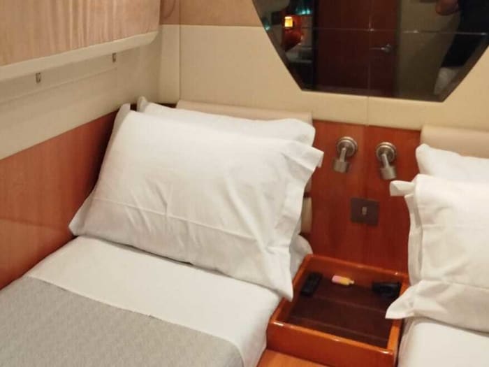 Naviguer avec les dieux : une journée à la découverte de la marina d'Alimos en bateau à moteur