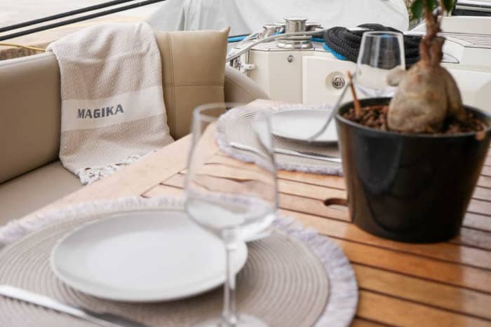 Naviguer avec les dieux : une journée à la découverte de la marina d'Alimos en bateau à moteur