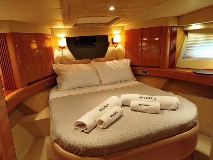 Naviguer avec les dieux : une journée à la découverte de la marina d'Alimos en bateau à moteur