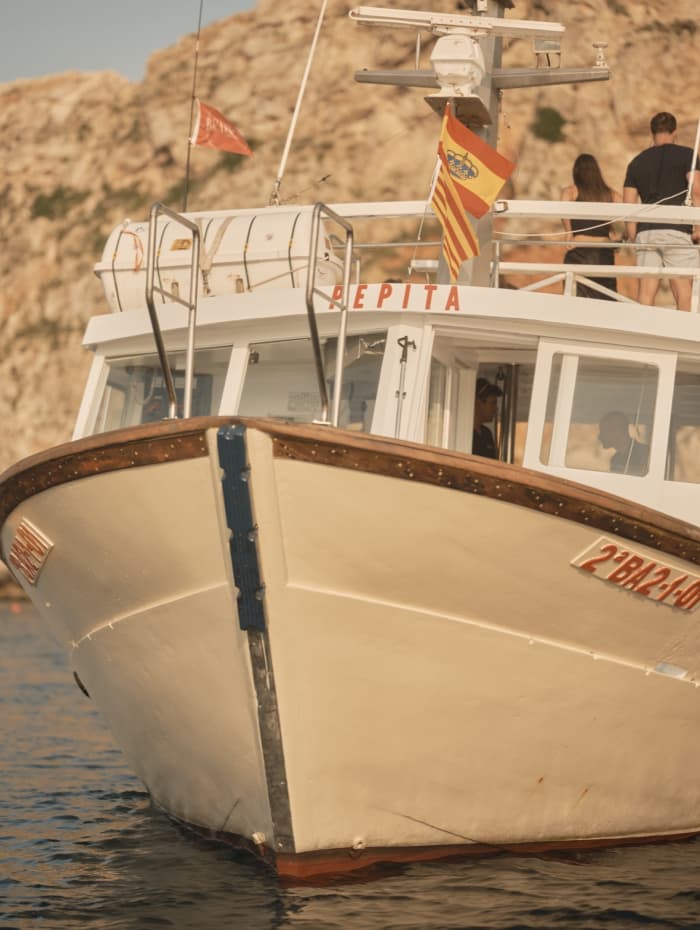 Party with Oysters – 2-Hour Coastal Cruise & Sea Delights by Islas Medas