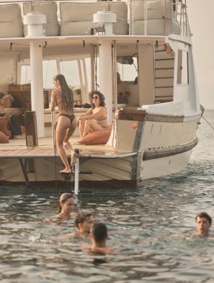 Party with Oysters – 2-Hour Coastal Cruise & Sea Delights by Islas Medas