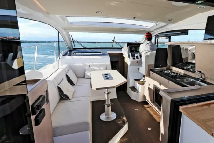 Sealine C390