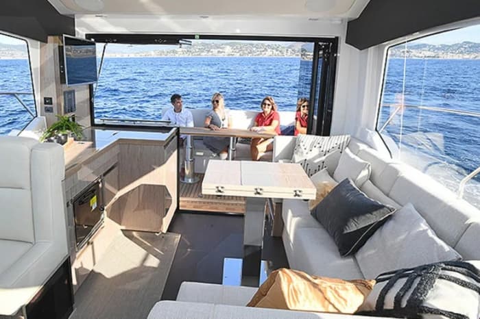 Sealine C390