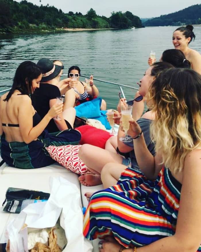Commencez vos vacances par 2 heures de plaisir en hors-bord.