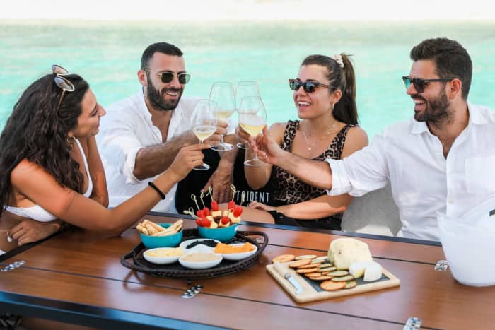 Discover Lefkada on a motorboat for 9h