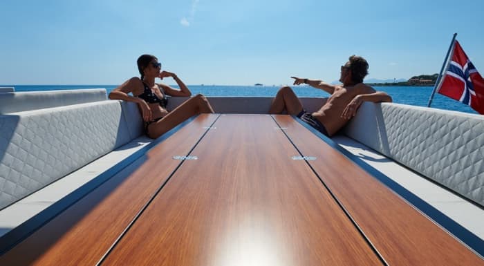 Discover Lefkada on a motorboat for 9h