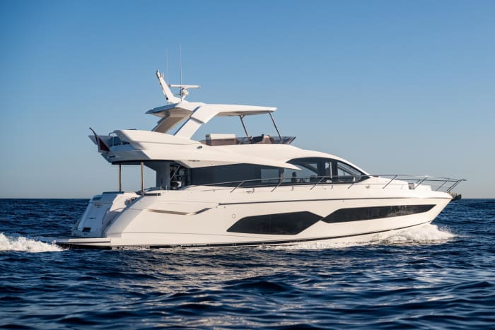 Alquiler de yate de día completo: crucero refinado a bordo de un Sunseeker Manhattan 66