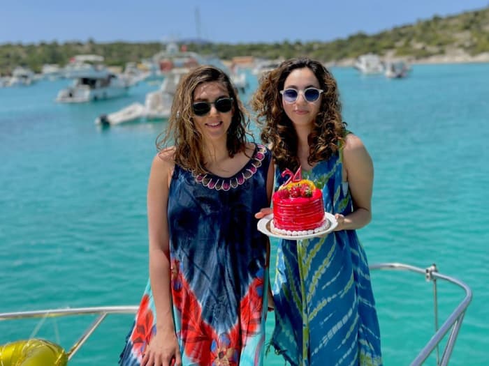 Jeden Moment genießen: Ein sonniger Tag rund um Çeşme auf einem Motorboot