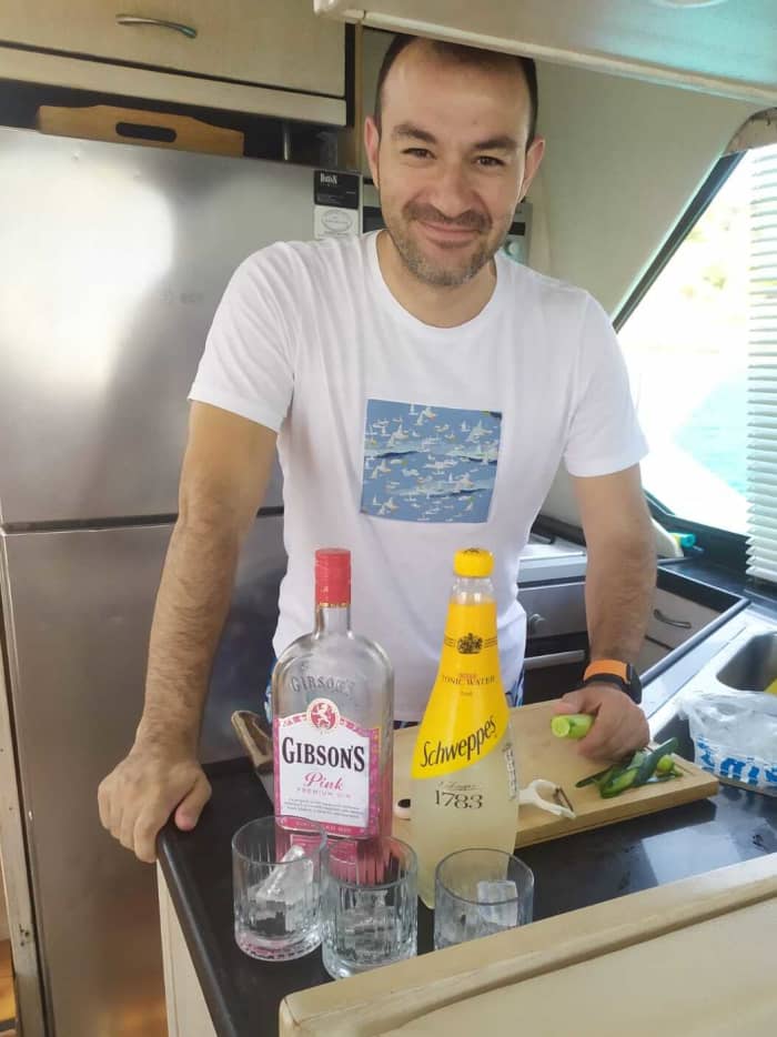 Jeden Moment genießen: Ein sonniger Tag rund um Çeşme auf einem Motorboot