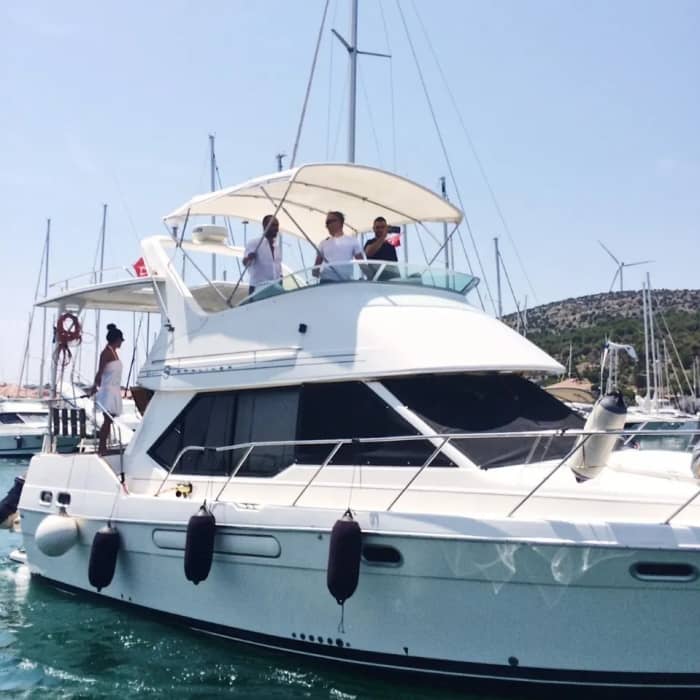 Jeden Moment genießen: Ein sonniger Tag rund um Çeşme auf einem Motorboot