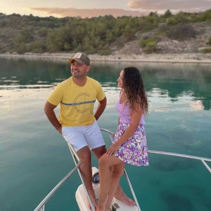 Jeden Moment genießen: Ein sonniger Tag rund um Çeşme auf einem Motorboot