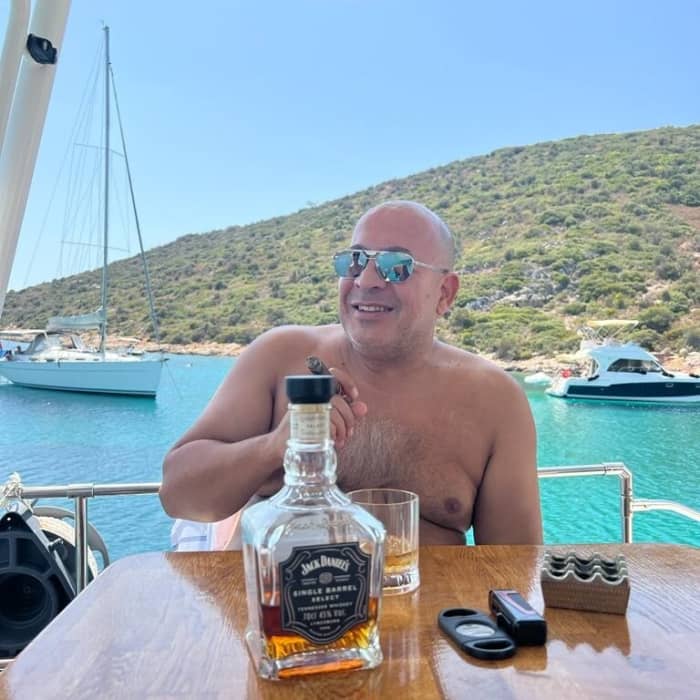 Jeden Moment genießen: Ein sonniger Tag rund um Çeşme auf einem Motorboot