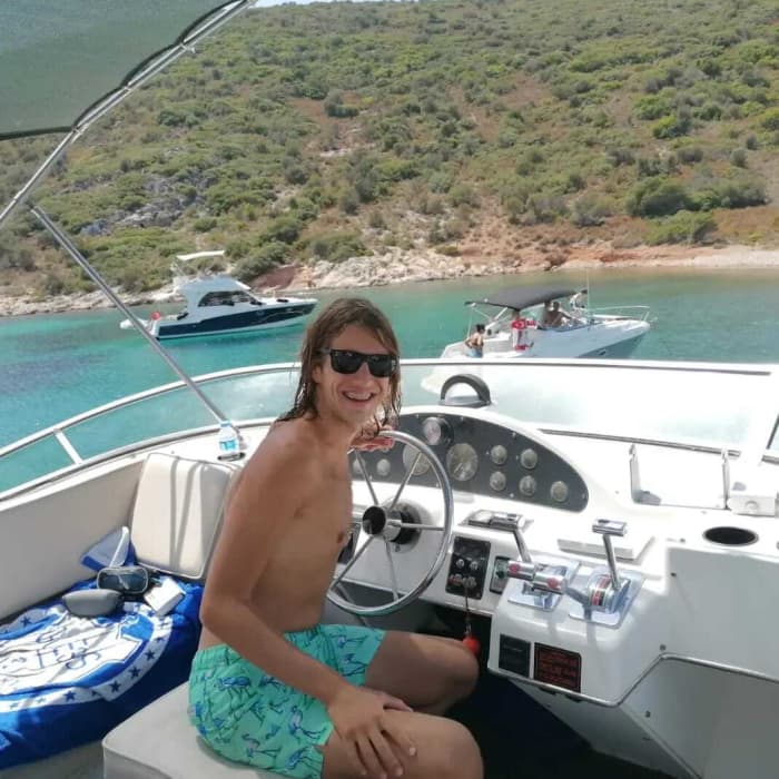 Jeden Moment genießen: Ein sonniger Tag rund um Çeşme auf einem Motorboot