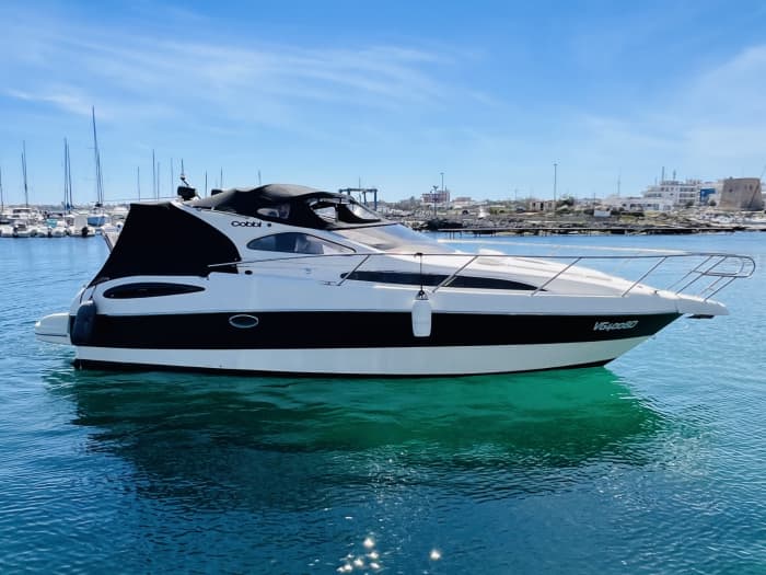 Ihr privates Motorboot für einen Tag rund um San Foca