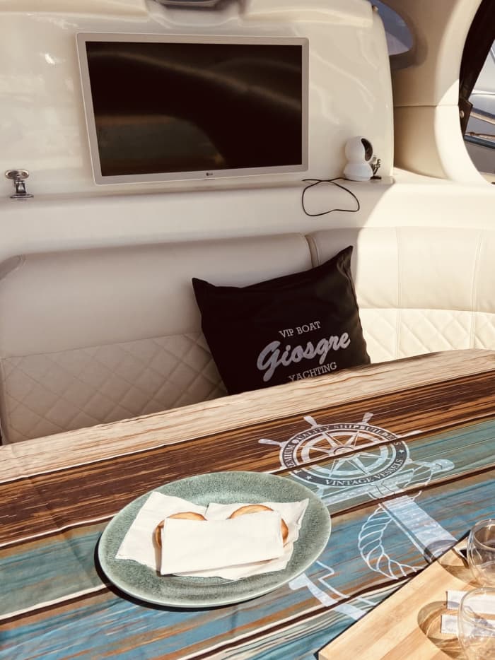 Ihr privates Motorboot für einen Tag rund um San Foca