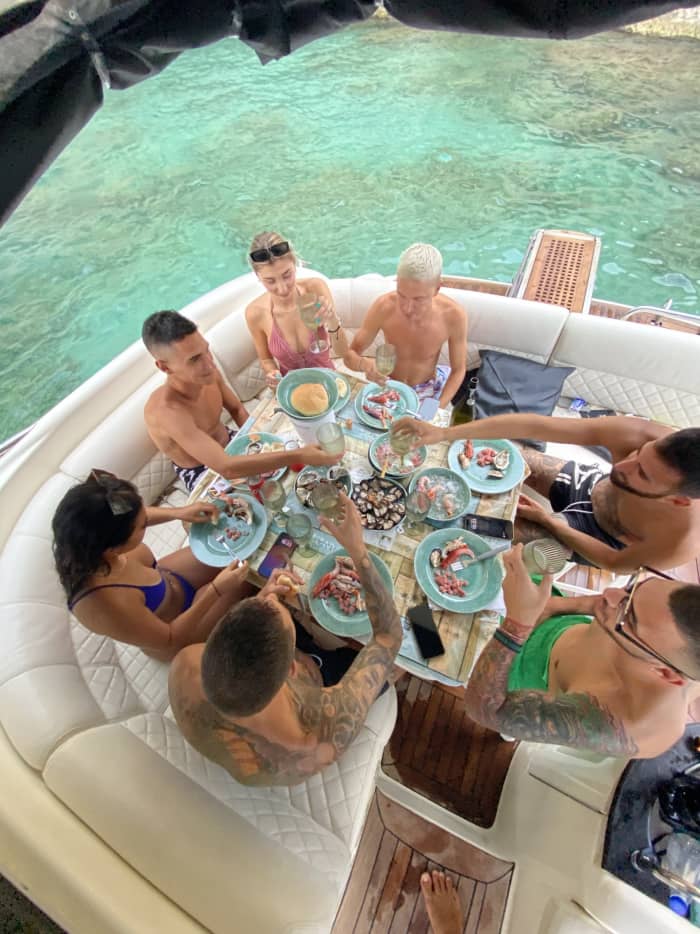 Ihr privates Motorboot für einen Tag rund um San Foca