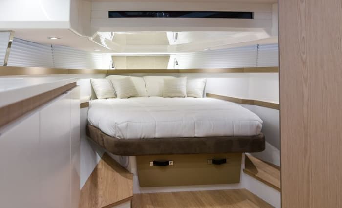 Votre journée à Benitses, Corfou : louez un bateau à moteur pour 8 h de découverte.
