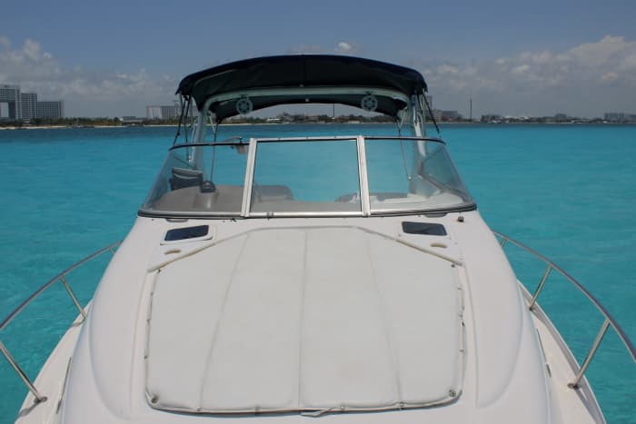Discover Cancún on a full-day motorboat trip