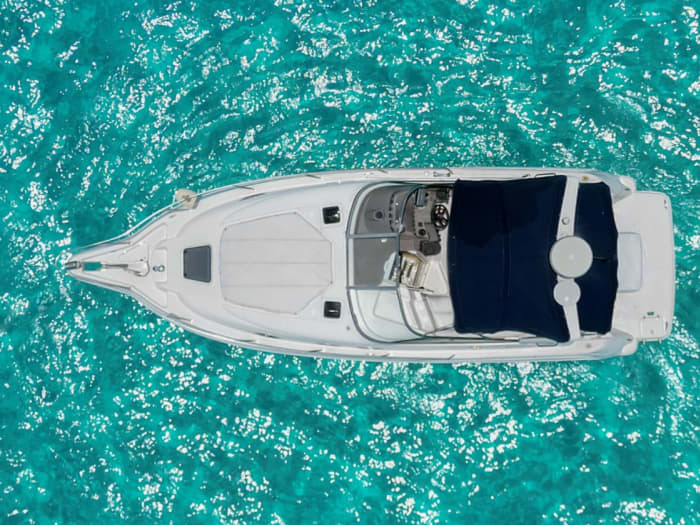 Discover Cancún on a full-day motorboat trip