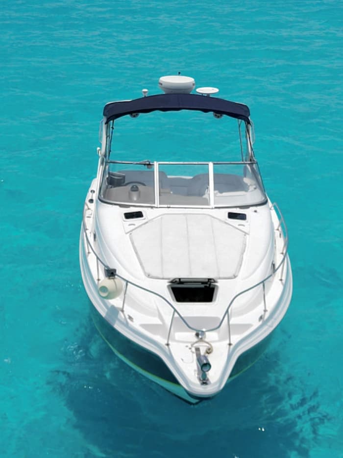 Discover Cancún on a full-day motorboat trip