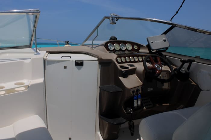 Discover Cancún on a full-day motorboat trip