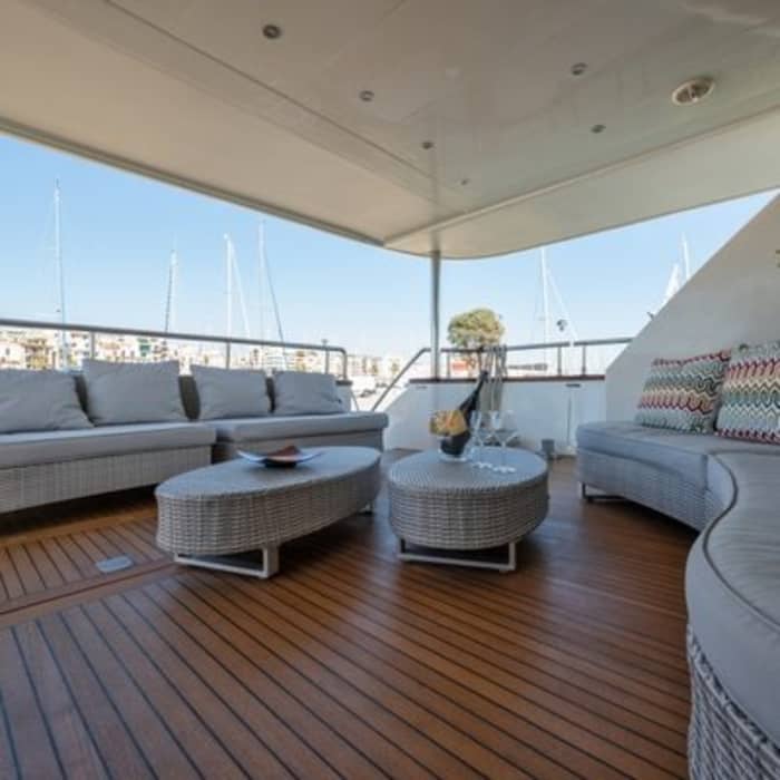 Luxury Yacht in 26 meters
