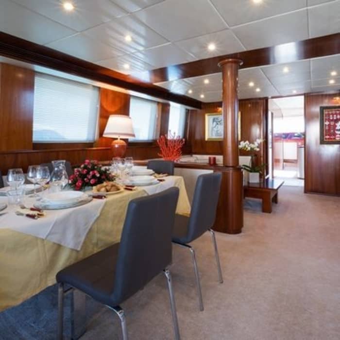 Luxury Yacht in 26 meters