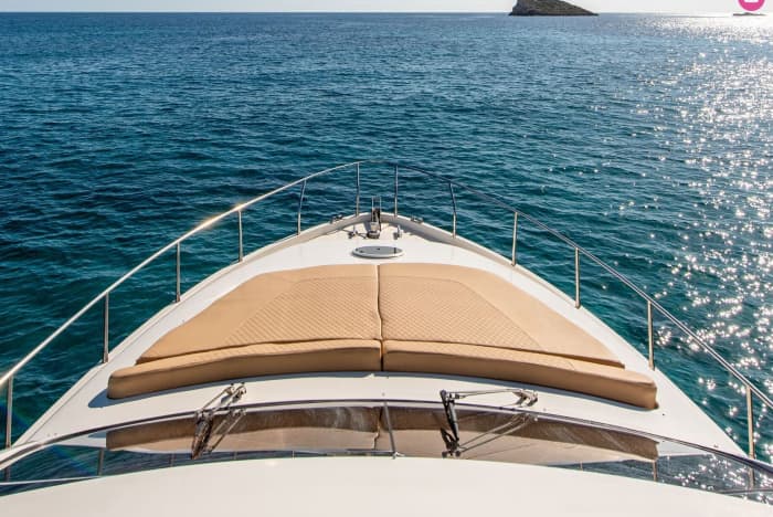Ganztägige Tagomago-Kreuzfahrt an Bord einer Premium-Abacus-Yacht