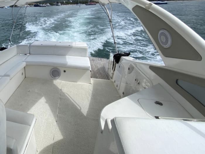 Your day in Angra dos Reis: Rent a motorboat for a full day of discovery