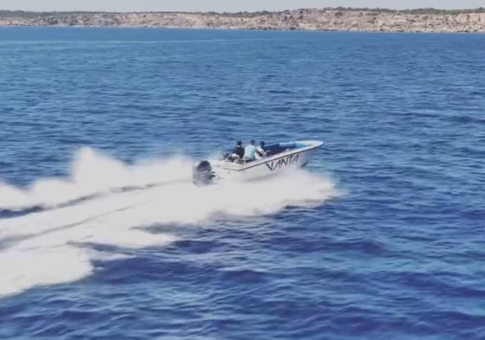 Ανακαλύψτε τον κόλπο του Αγίου Παύλου με μηχανοκίνητο σκάφος για 9 ώρες