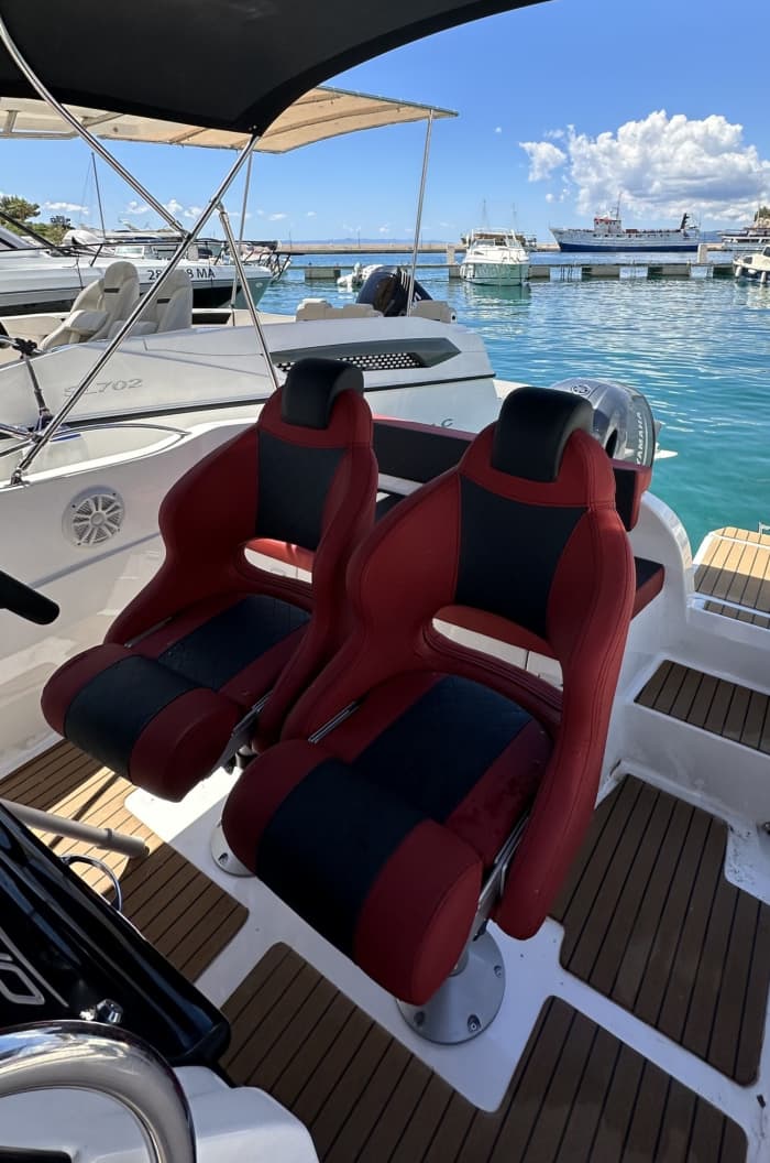Explorez les baies cachées de Makarska en bateau à moteur