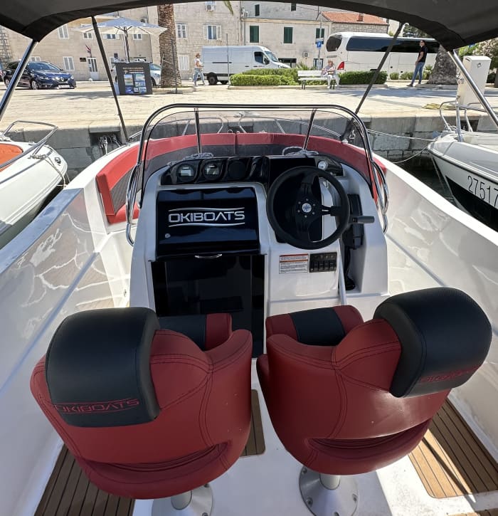 Explorez les baies cachées de Makarska en bateau à moteur