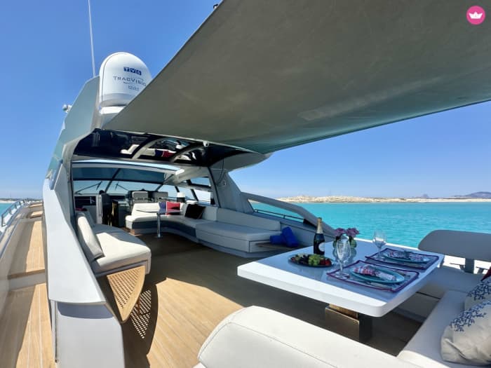 Ibiza y Formentera: Un Día Entre Aguas Turquesas y Calas Secretas