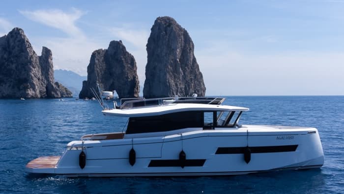 Luxury Yacht Experience – Blue Grotto & Faraglioni