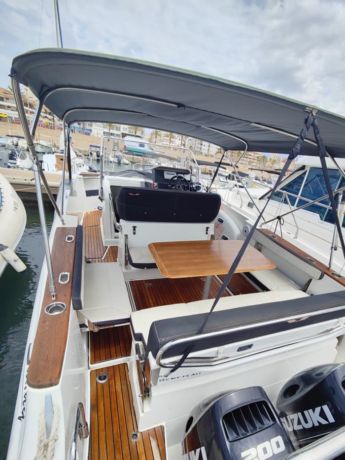 4 hours of sunshine around Palma de Mallorca by motorboat.
