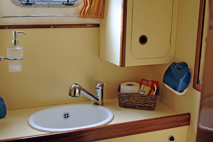 Full-Day Sailing cruise: Up to 23 guests