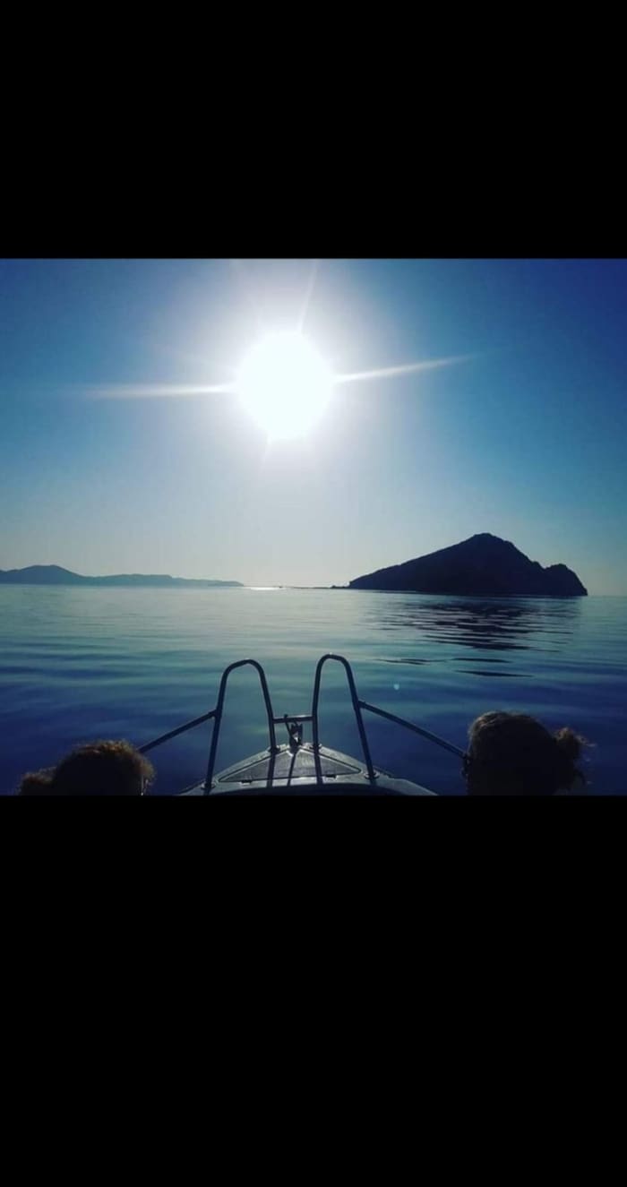 Maravillas de Zakynthos: Descubrimiento de tortugas y cuevas marinas