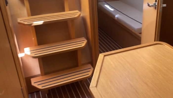 Louez un bateau à moteur pour 4 heures de plaisir