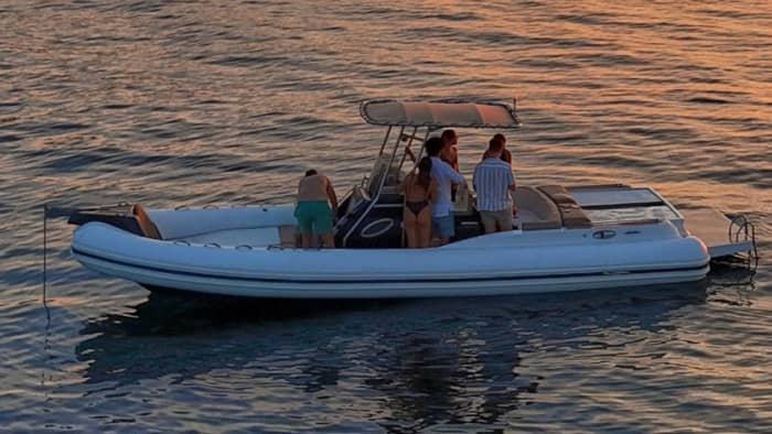 Enjoy 9h on a motorboat in Palermo