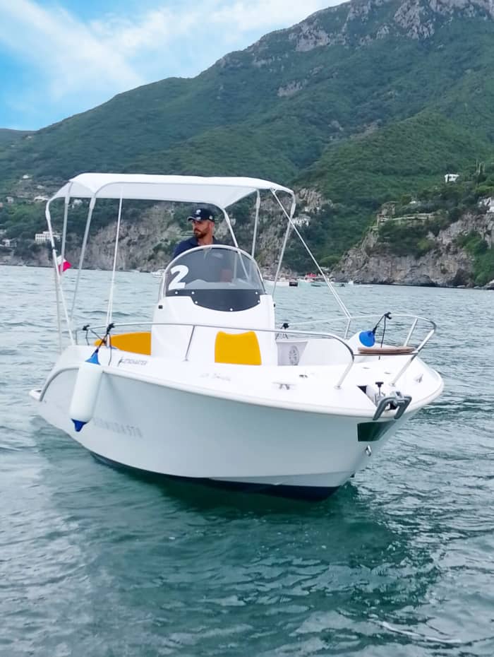 Scopri la Costiera Amalfitana a bordo di un motoscafo