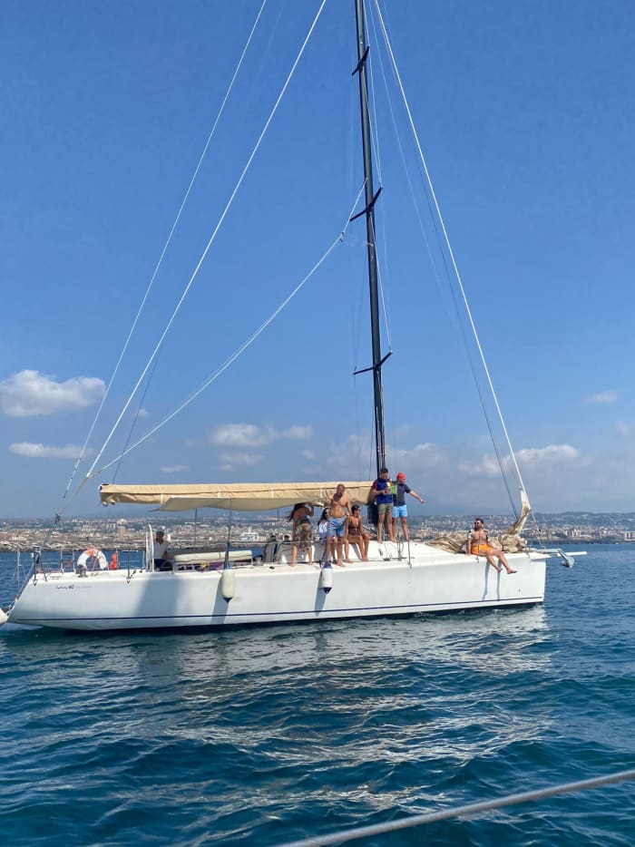 Het ritme van Catania: Onvergetelijke momenten op een zeilboot