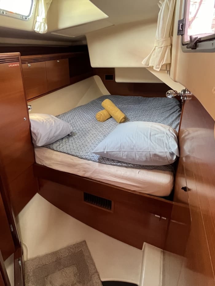 Enjoy a full day on a sailboat in Gruissan