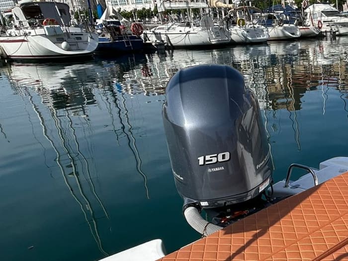 Ontspan tijdens een boottocht van 2 uur in Gijón.