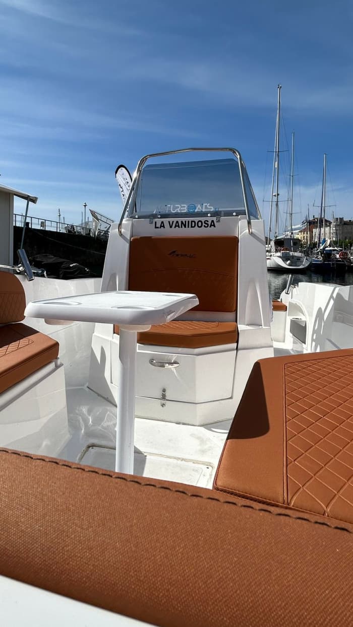 Ontspan tijdens een boottocht van 2 uur in Gijón.