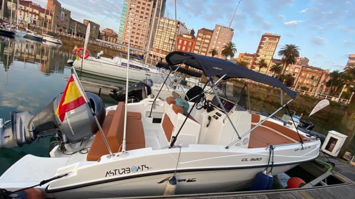 Ontspan tijdens een boottocht van 2 uur in Gijón.