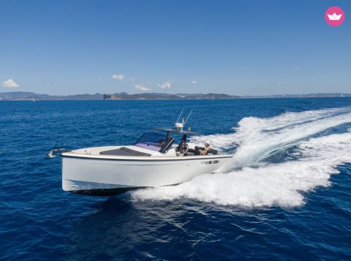 Luxury coastal cruise: From Ibiza Town to Tagomago