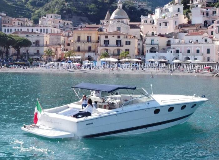 Descubra Amalfi en medio día a bordo del Tornado 38