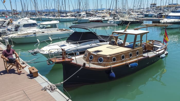 Take a half-day to relax on a motorboat in Port d'Alcúdia