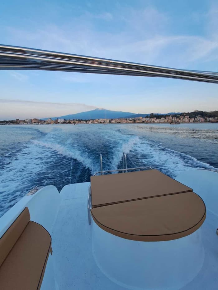 Explore Taormina in a half-day: Rent a motorboat for 3h30